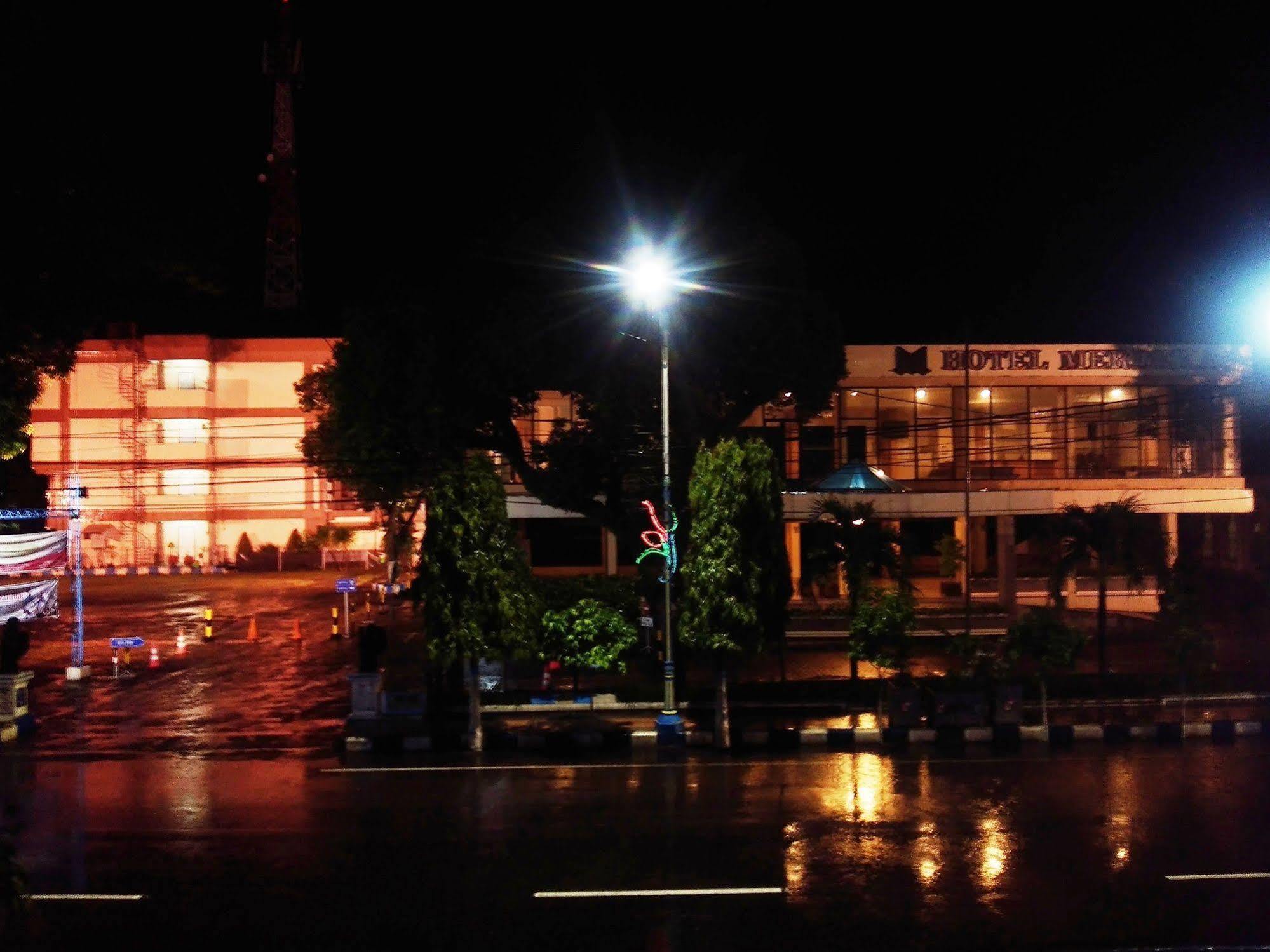 Hotel Merdeka Madiun Exterior foto